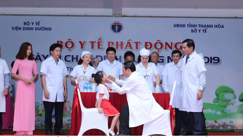Sữa[-]học[-]đường:Phản[-]đồi[-]bổ[-]sung[-]vi[-]chất,[-]chúng[-]ta[-]đang[-]quay[-]lưng[-]lại[-]với[-]khoa[-]học?
